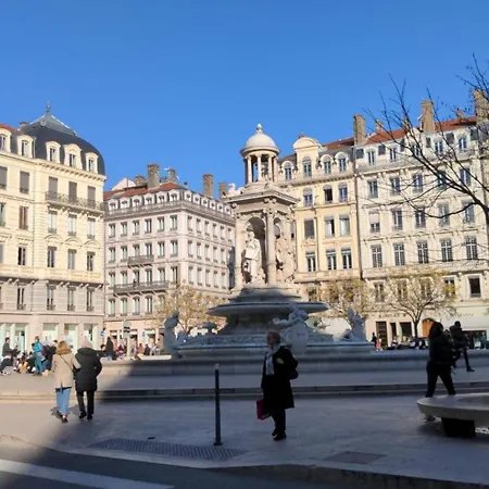 Διαμέρισμα Du Temple Des Jacobins Au Coeur De Ail *